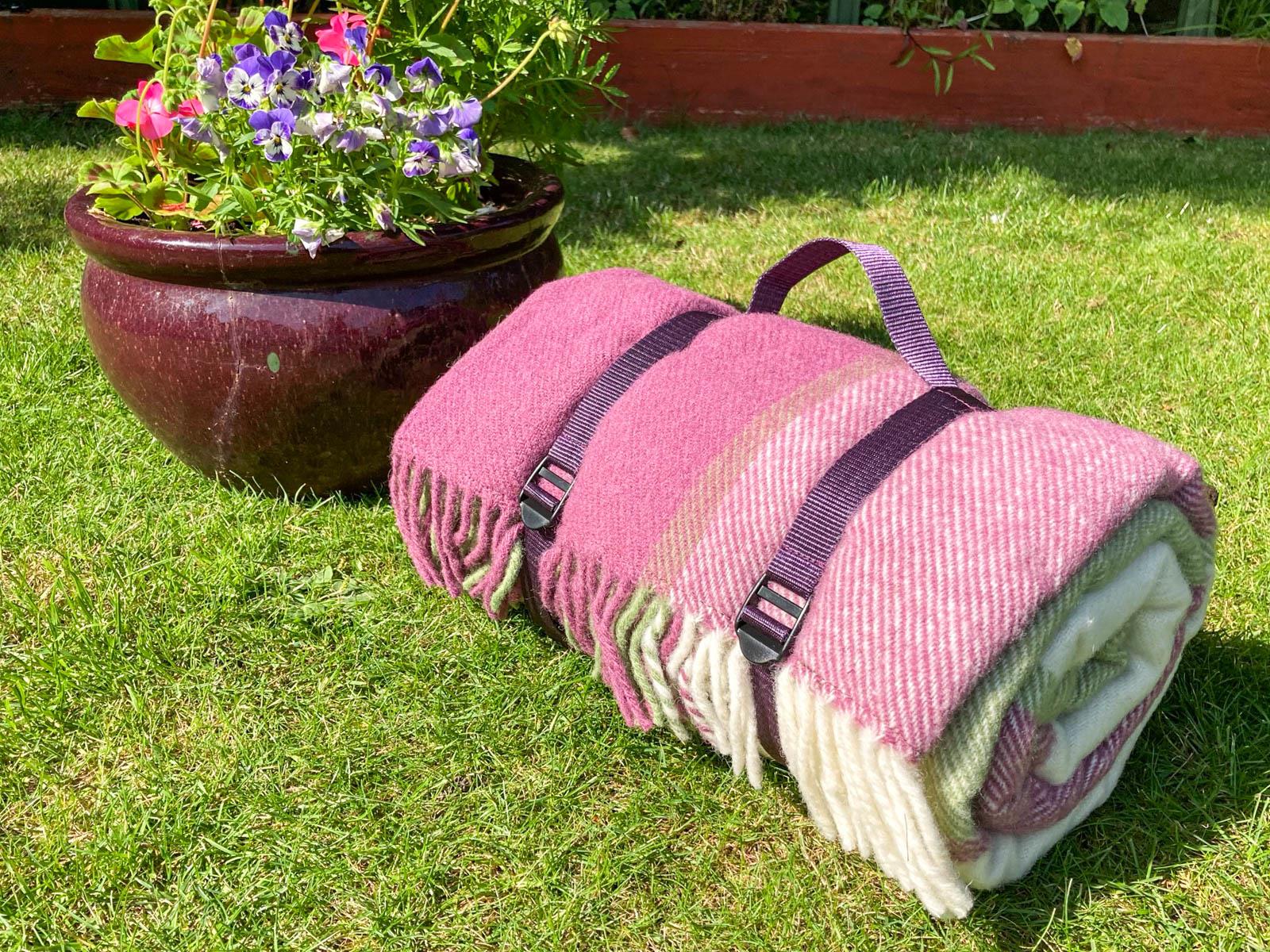 picnic blanket waterproof backing